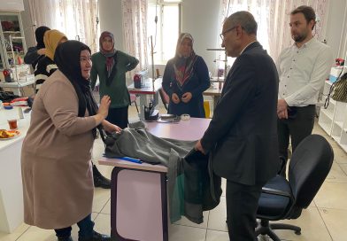 Başkan Ertürk’ten Halk Eğitime Dikiş Makinesi Desteği